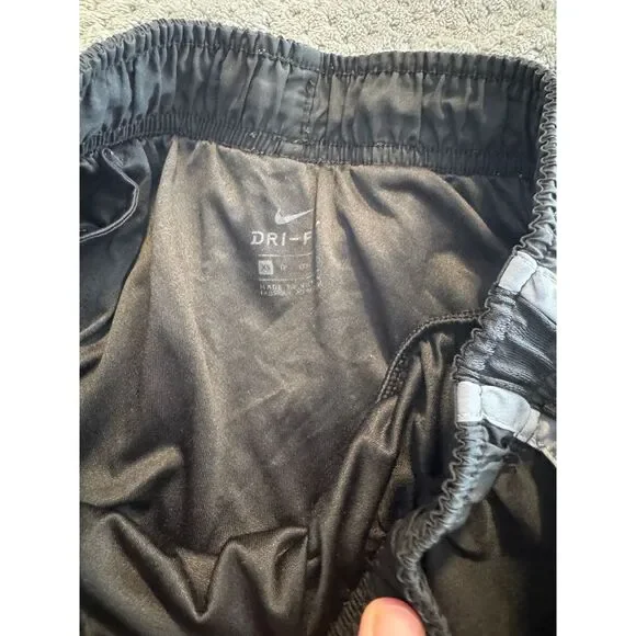 Women's Nike run shorts - Picture 2 of 2